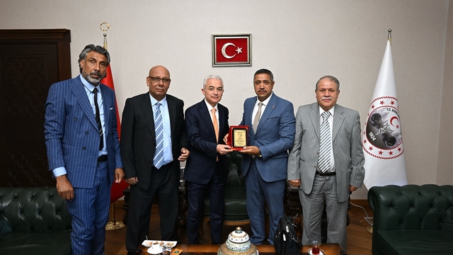 Türkiye Tüm Roman Dernekleri Konfederasyonu Genel Başkanı Savcı'dan Vali Turan'a ziyaret