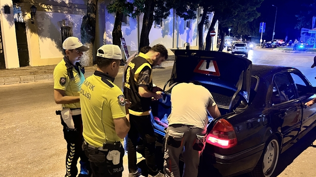 Edirne'de polis ekipleri asayiş ve trafik denetimi yaptı