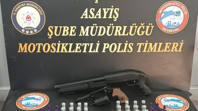Nevşehir'de bir araçta ruhsatsız 2 silah ve fişek ele geçirildi