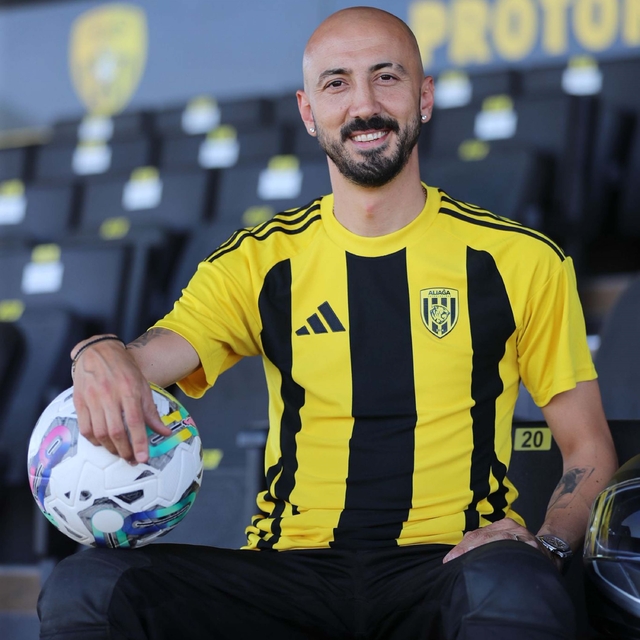 Aliağa FK Ahmet İlhan'la imzaladı