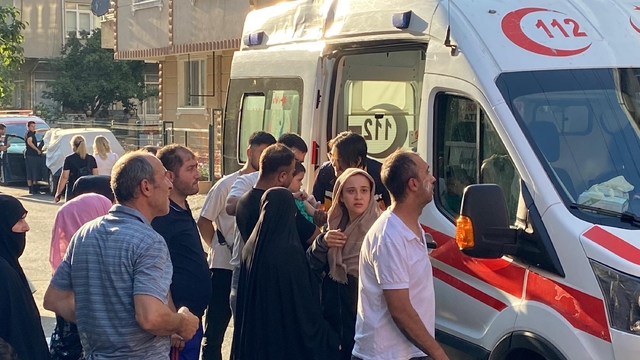 Çatı katındaki yangında 1,5 yaşındaki bebek dumandan etkilendi