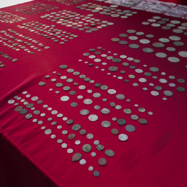 İzmir'de 2 bin 305 sikke ele geçirildi