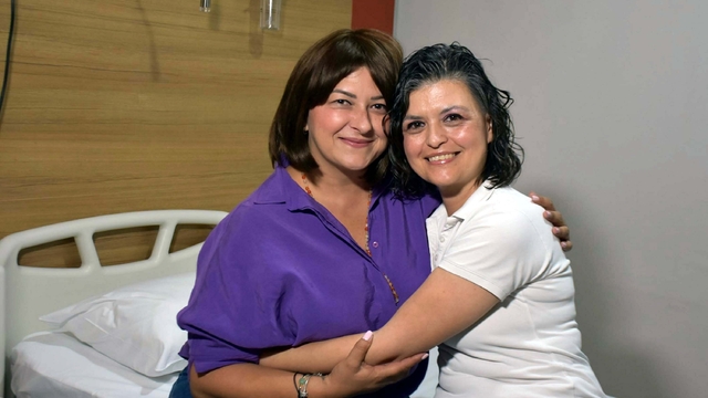 Kendisi gibi kanser hastalarına rehberlik yapıyor