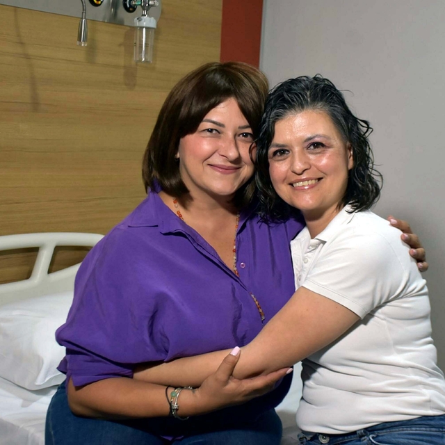 Kendisi gibi kanser hastalarına rehberlik yapıyor