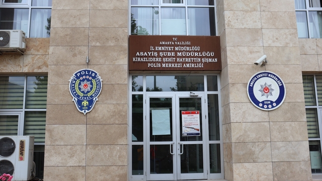 Amasya'da yakılan çocuk oyun parkı, kullanılamaz hale geldi (2)