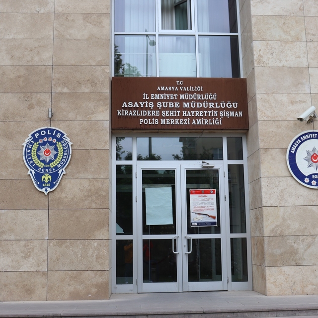 Amasya'da yakılan çocuk oyun parkı, kullanılamaz hale geldi (2)