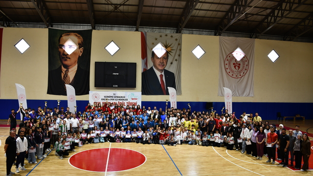 Vezirköprü'de okul sporları ödül töreni gerçekleştirildi