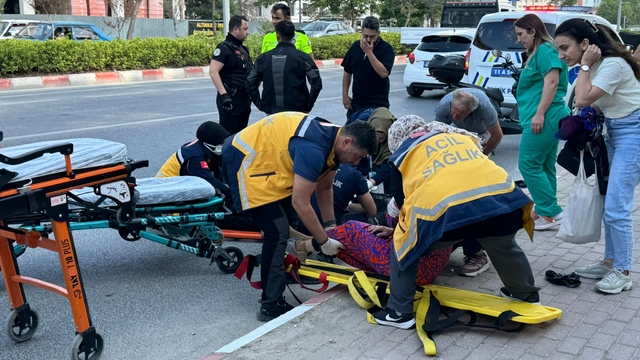 Bilecik'te motosiklet yayaya çarptı 2 kişi yaralandı