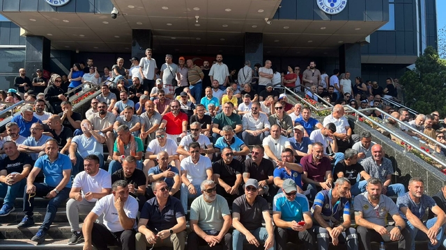 İzmir'de Buca Belediyesi'nde bazı çalışanlar iş bıraktı