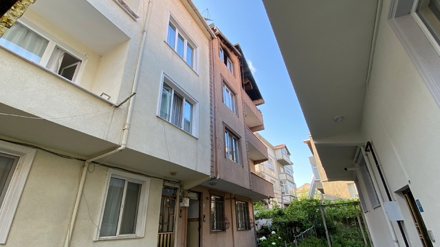 Çorlu'da apartmanın çatı katında çıkan yangın söndürüldü