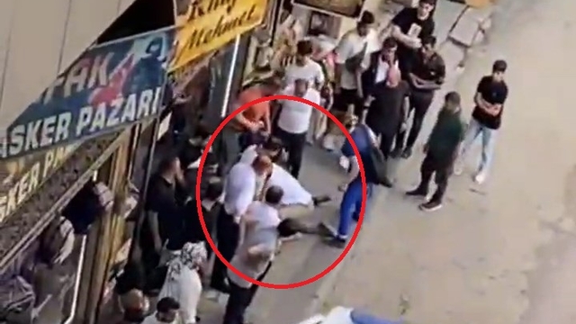 Kalp krizi geçiren kişiyi kalp masajıyla hayata döndürdü; o anlar kamerada