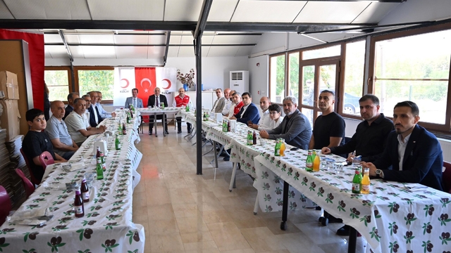 Diyarbakır Valisi Zorluoğlu, Türk Kızılay bağışçıları ve yöneticileriyle buluştu