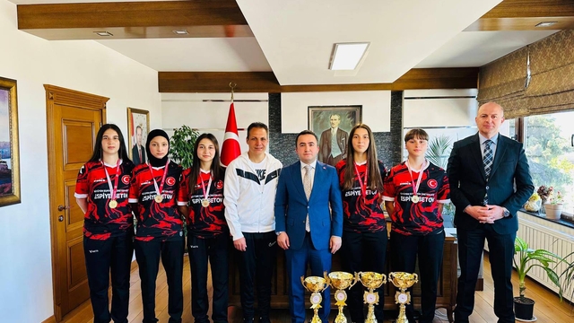 Espiye Kaymakamı Ahmet Kavanoz, şampiyon öğrencileri ağırladı