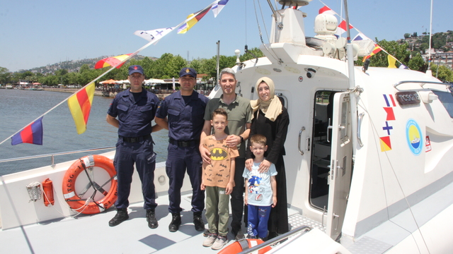 Kocaeli'de TCSG-15 Sahil Güvenlik botu ziyarete açıldı