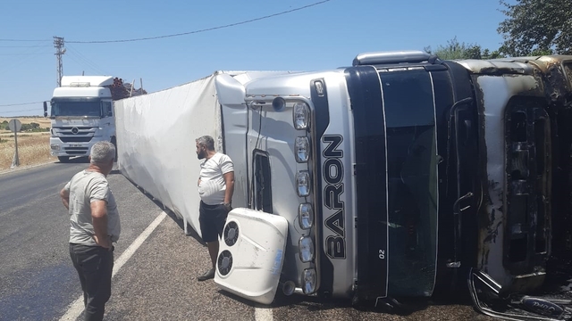 Adıyaman'da devrilen tırın sürücüsü yaralandı