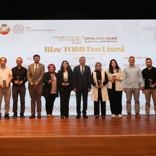 Rize'de "İz Bırakanlar Ödül Töreni" düzenlendi