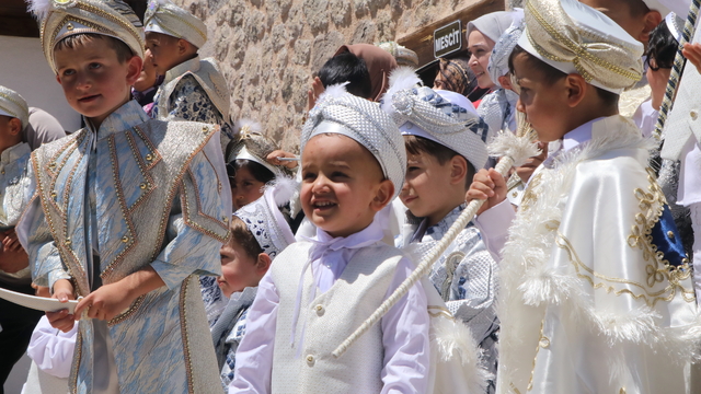 Çankırı'da 41 çocuk için toplu sünnet şöleni gerçekleştirildi