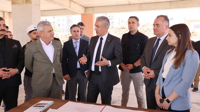 Vali Akkoyun, Mardin Çocuk Evleri Sitesi inşaatında incelemede bulundu