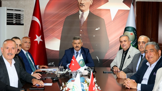 Artvin Valisi Ergün'den Artvin Ticaret Borsasına ziyaret