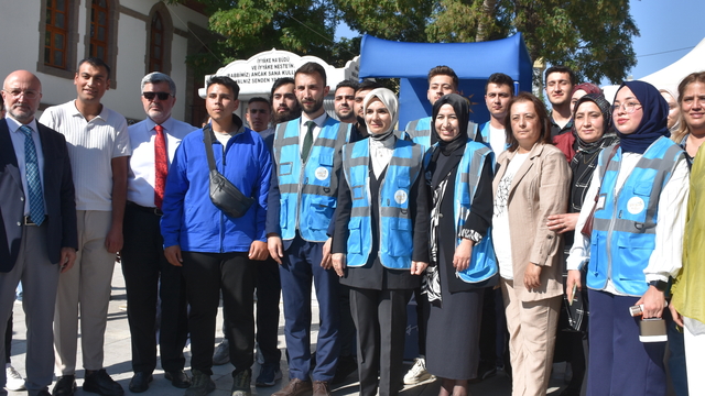 Aile ve Sosyal Hizmetler Bakanı Göktaş, Afyonkarahisar'da Blok Mermer Fuarı'nı gezdi: