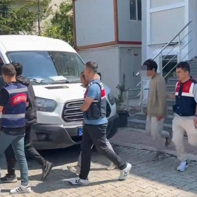 Artvin'de 4 düzensiz göçmen yakalandı