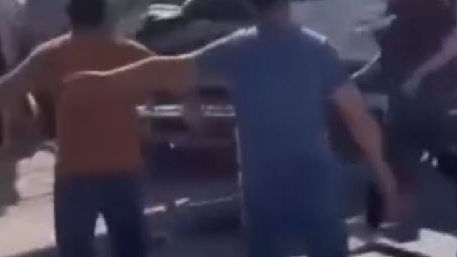 Gaziantep'te otomobil ile 2 servis minibüsü çarpıştı; 10 yaralı