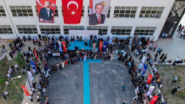 Hakkari Üniversitesinde mezuniyet töreni düzenlendi