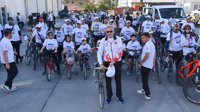 Van'da bisikletseverler sağlıklı yaşam için pedal çevirdi