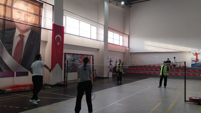 Samsun Yeşilay Şubesi liseler arası Badminton turnuvası düzenledi