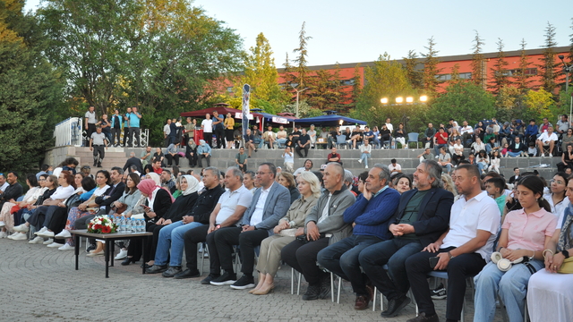 Neşet Ertaş, Anadolu Üniversitesinde düzenlenen programla anıldı