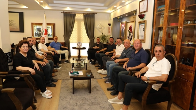 Kırklarelispor kulübünden Belediye Başkanı Bulut'a ziyaret