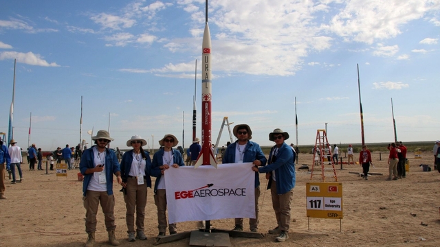 İzmirli gençler geliştirdikleri roket sistemiyle ABD'de yarıştı