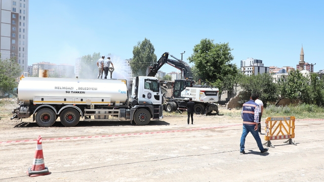 Melikgazi Belediyesi, 3 gecekondunun yıkımını yaptı