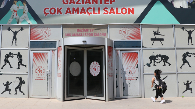 Paralimpik sporcu yüzmedeki başarısını halterde de sürdürmek istiyor