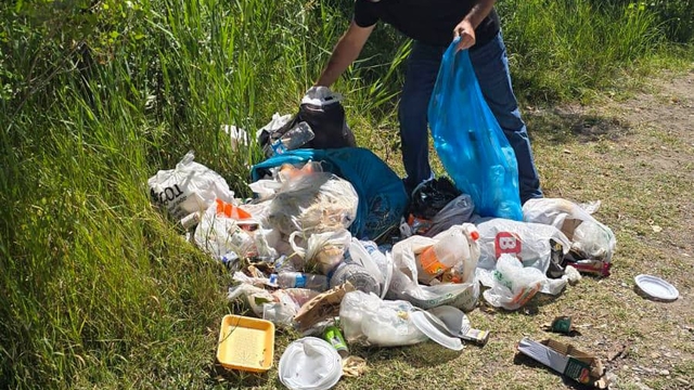 Tunceli'de ziyaretçilerin Munzur Vadisi'ne bıraktığı çöpler ekiplerce toplandı