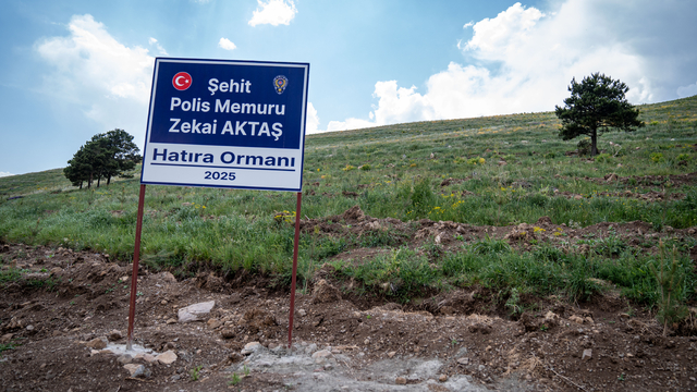 Şehit annesinin "oğlunun adına hatıra ormanı oluşturulması" vasiyetini polisler yerine getirdi