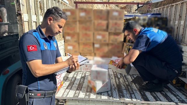 Mardin'de son kullanma tarihi geçmiş 5 bin 370 adet gıda ürünü imha edildi