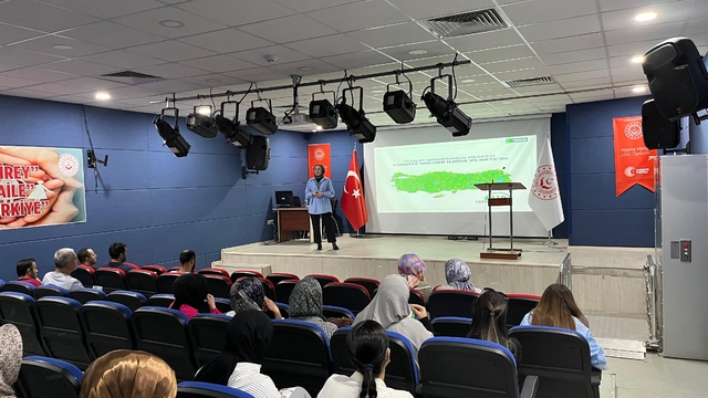 Muş'ta kurum personelleri bağımlılıkla mücadele çalışmaları hakkında bilgilendirildi