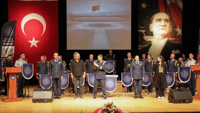 Kütahya'da "Ordu millet el ele" konseri düzenlendi