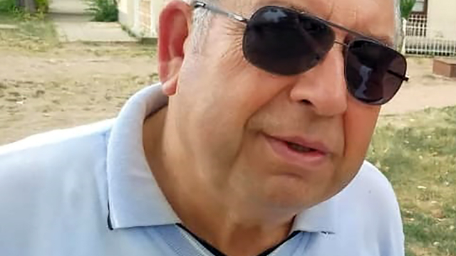 Çatı katındaki dairesinde ölü bulundu, vinçle alındı