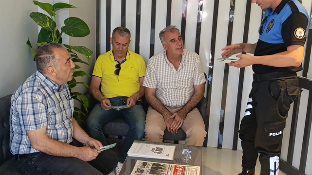 Adıyaman'da polis ekipleri vatandaşları bilgilendirdi