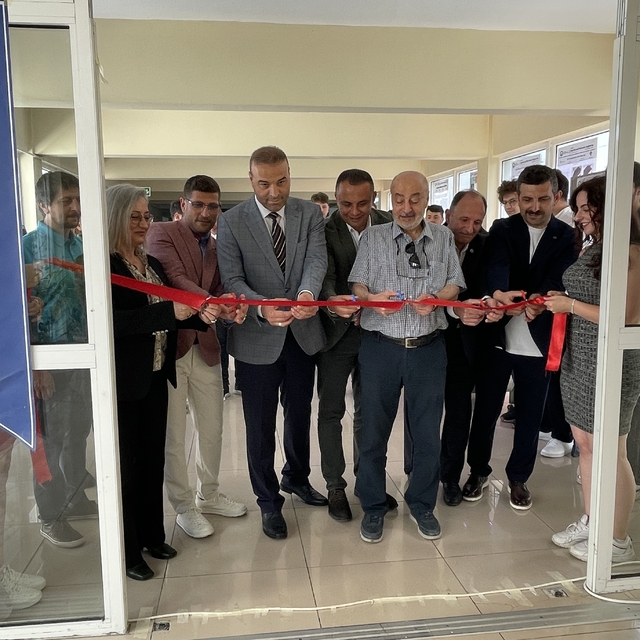 KTÜ öğrencileri "Düşünden Gerçeğe Bitirme Projesi Sergisi"nde tezlerini tan...