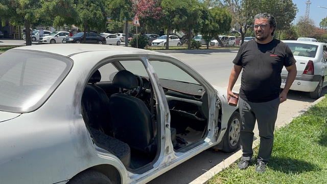 Adana'da park halindeki otomobilin kapılarını çalan zanlı tutuklandı