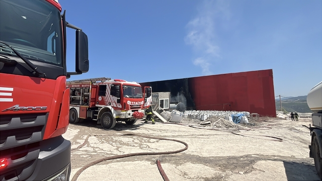 Asfalt fabrikasında çıkan yangın söndürüldü