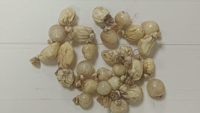 Alkollü sanılan sürücünün midesinden 28 kapsül uyuşturucu çıktı