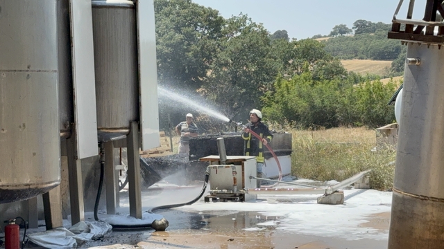 Çanakkale'de bir fabrikada patlama sonrası çıkan yangında 1 kişi yaralandı