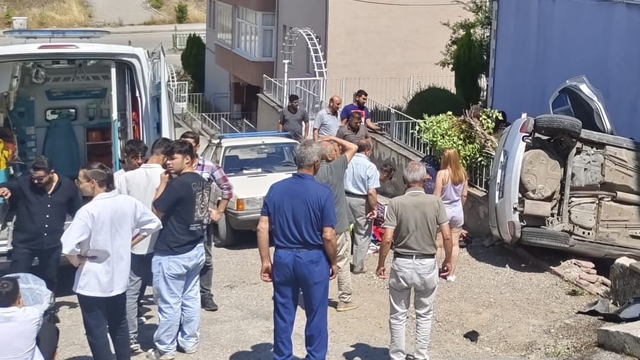 Karabük'te devrilen otomobildeki 5 kişi yaralandı