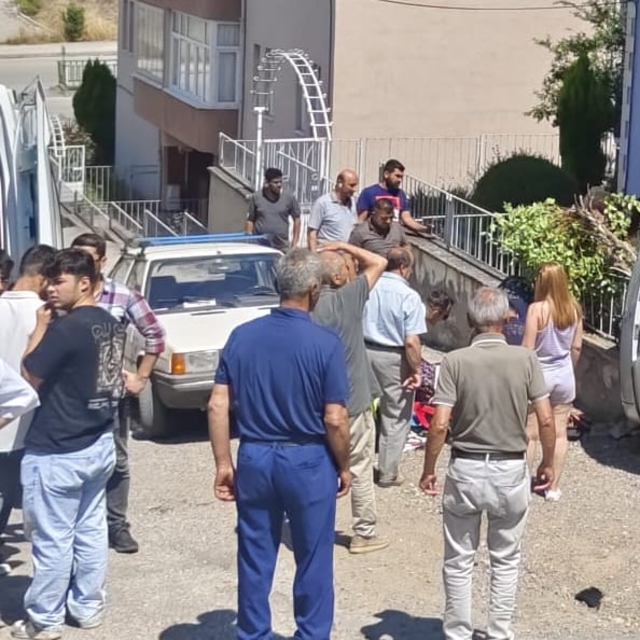 Karabük'te devrilen otomobildeki 5 kişi yaralandı