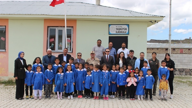 Çaldıran'da fidan dikimi yapıldı