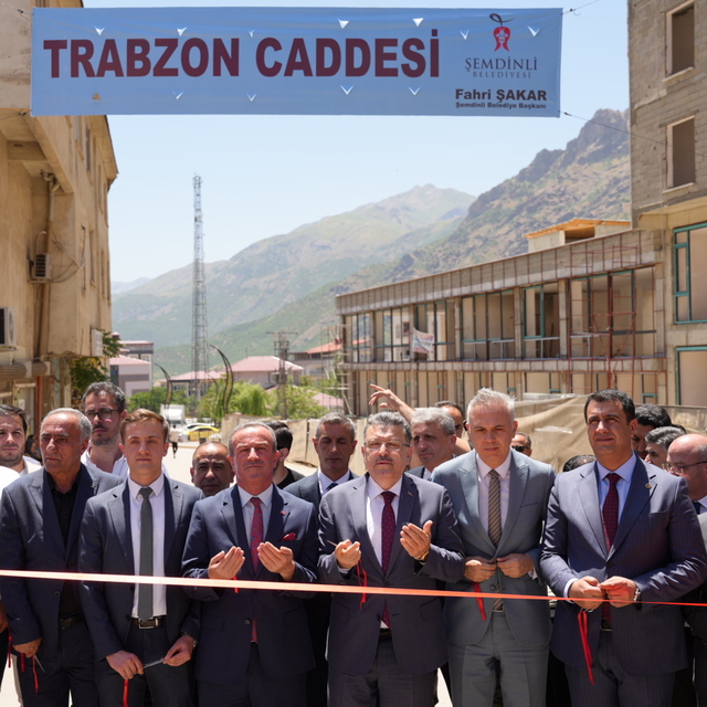 Hakkari'nin Şemdinli ilçesinde "Trabzon Caddesi"nin açılışı yapıldı